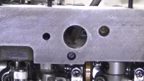 MO-6714S Position of the upper looper lubricating pin